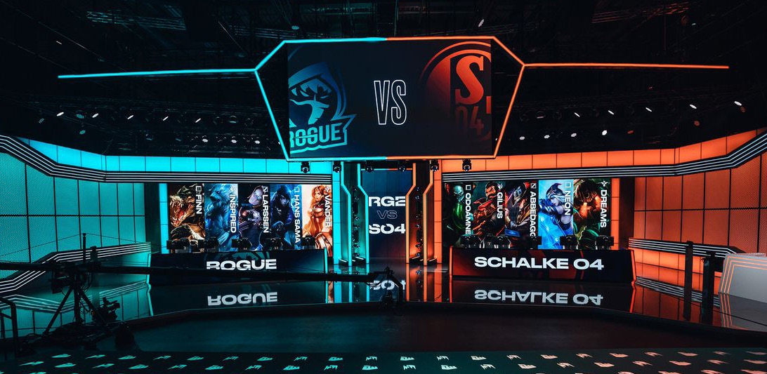 league-of-legends-column-wraps-event-branding
