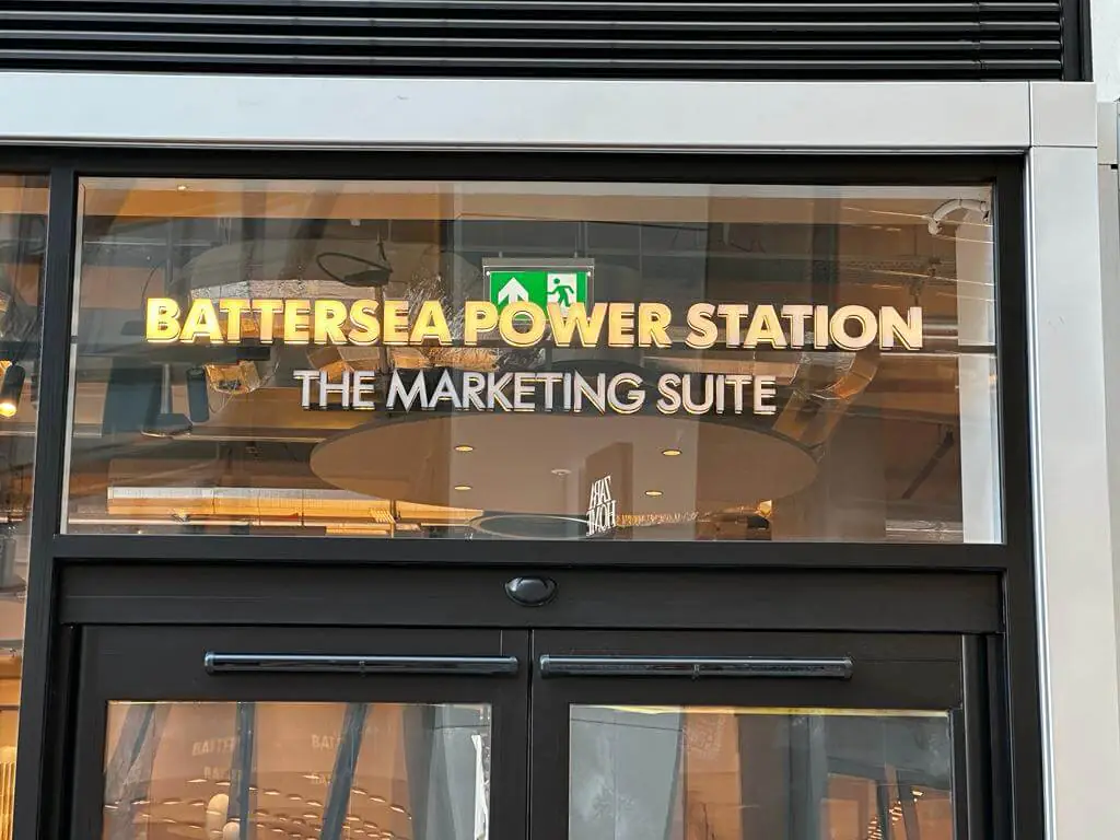 Custom 3D shop signage